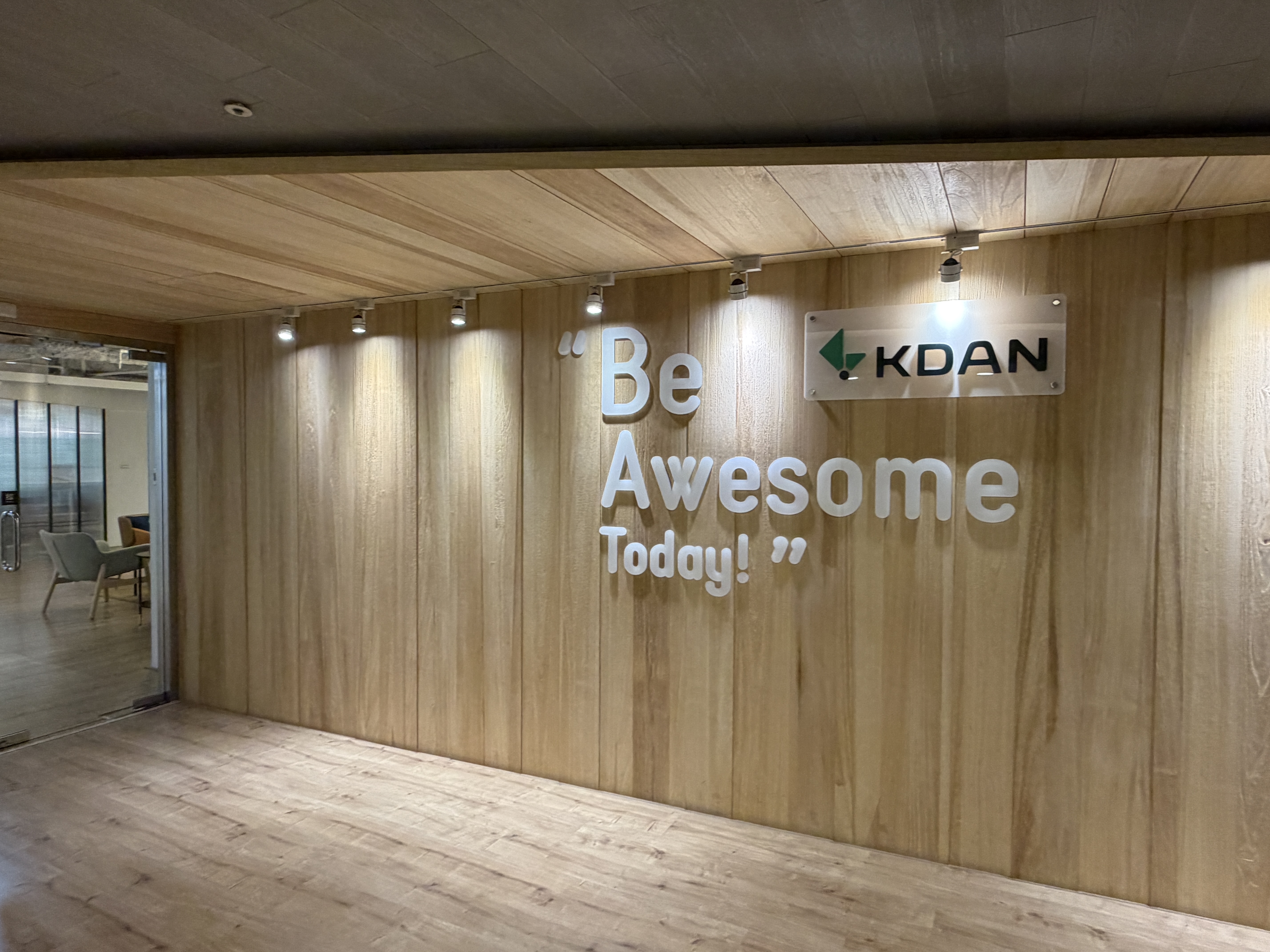 KDAN Office Area_01