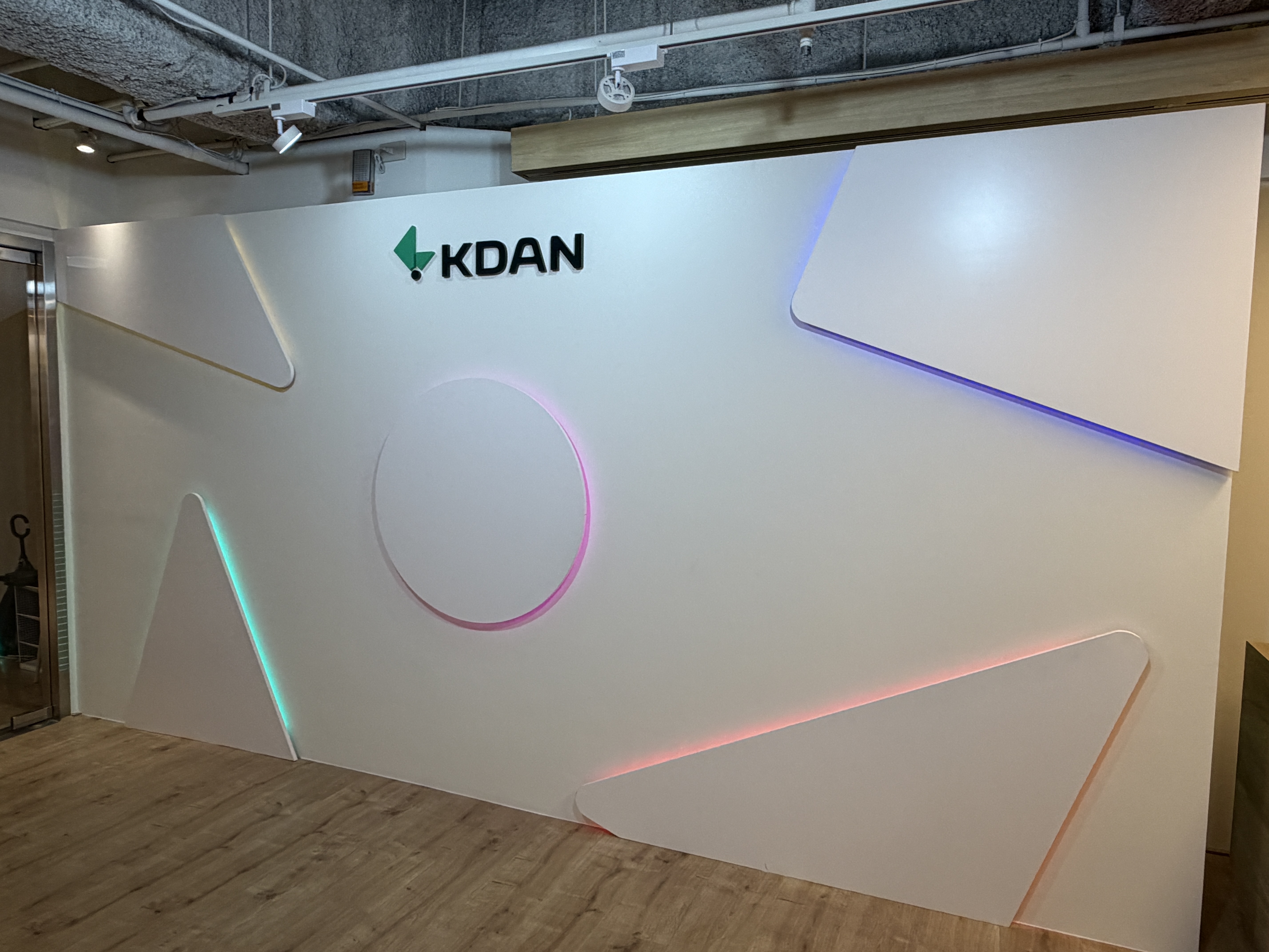 KDAN Office Area_04
